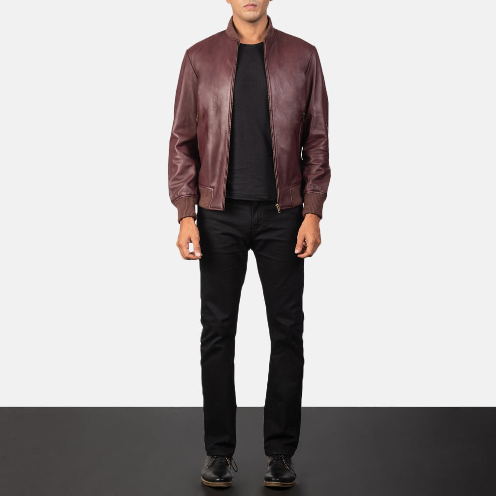 
Shane Marrone Rossiccio Bomber in Pelle da Uomo - Vista laterale che mostra il taglio ergonomico delle maniche