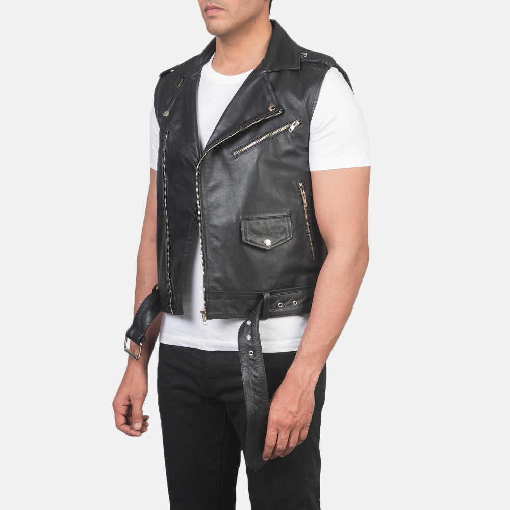
Sullivan Nero Leather Biker Vest da Uomo - Vista posteriore con spalle definite e orlo pulito