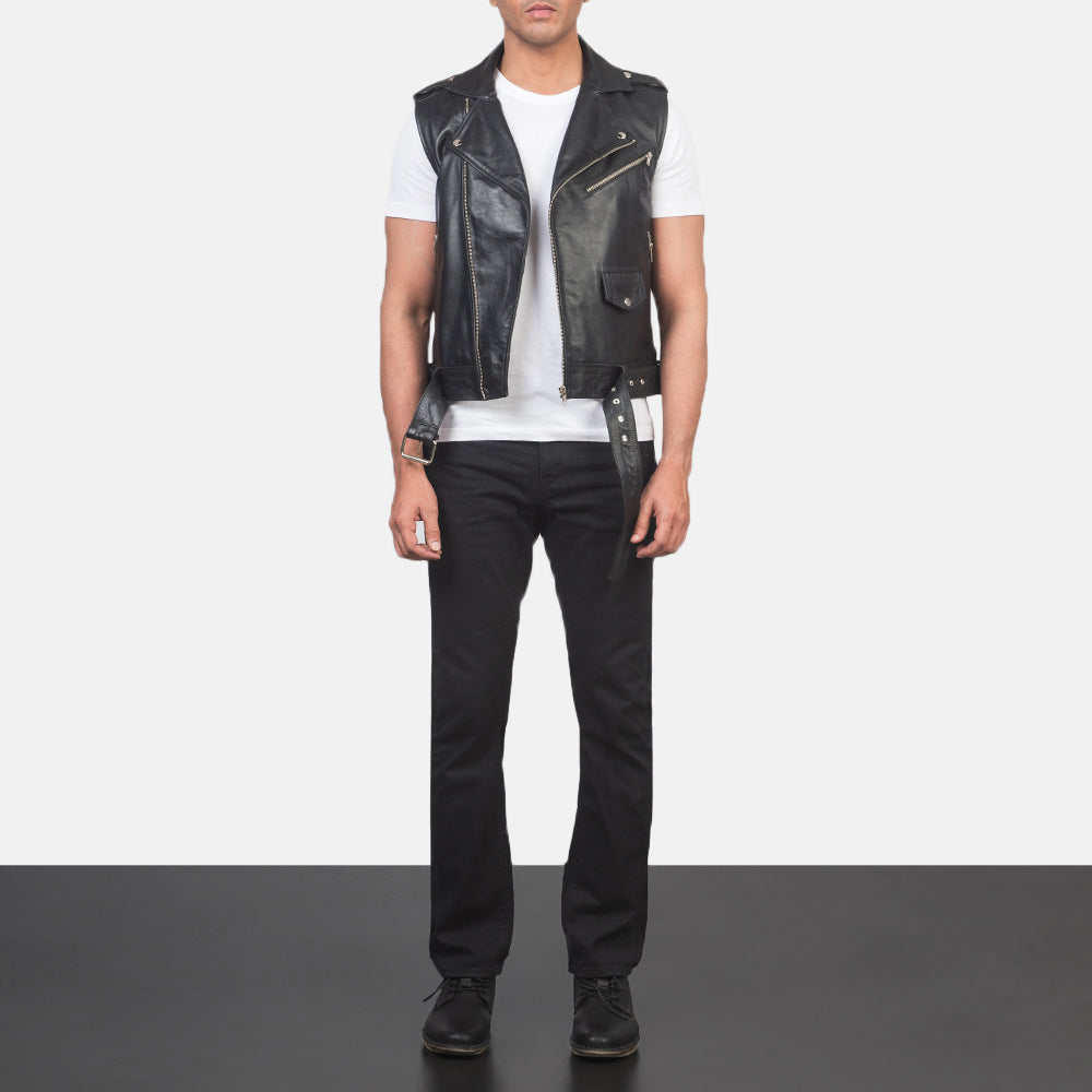 
Sullivan Nero Leather Biker Vest da Uomo - Vista laterale che mostra il taglio ergonomico delle maniche