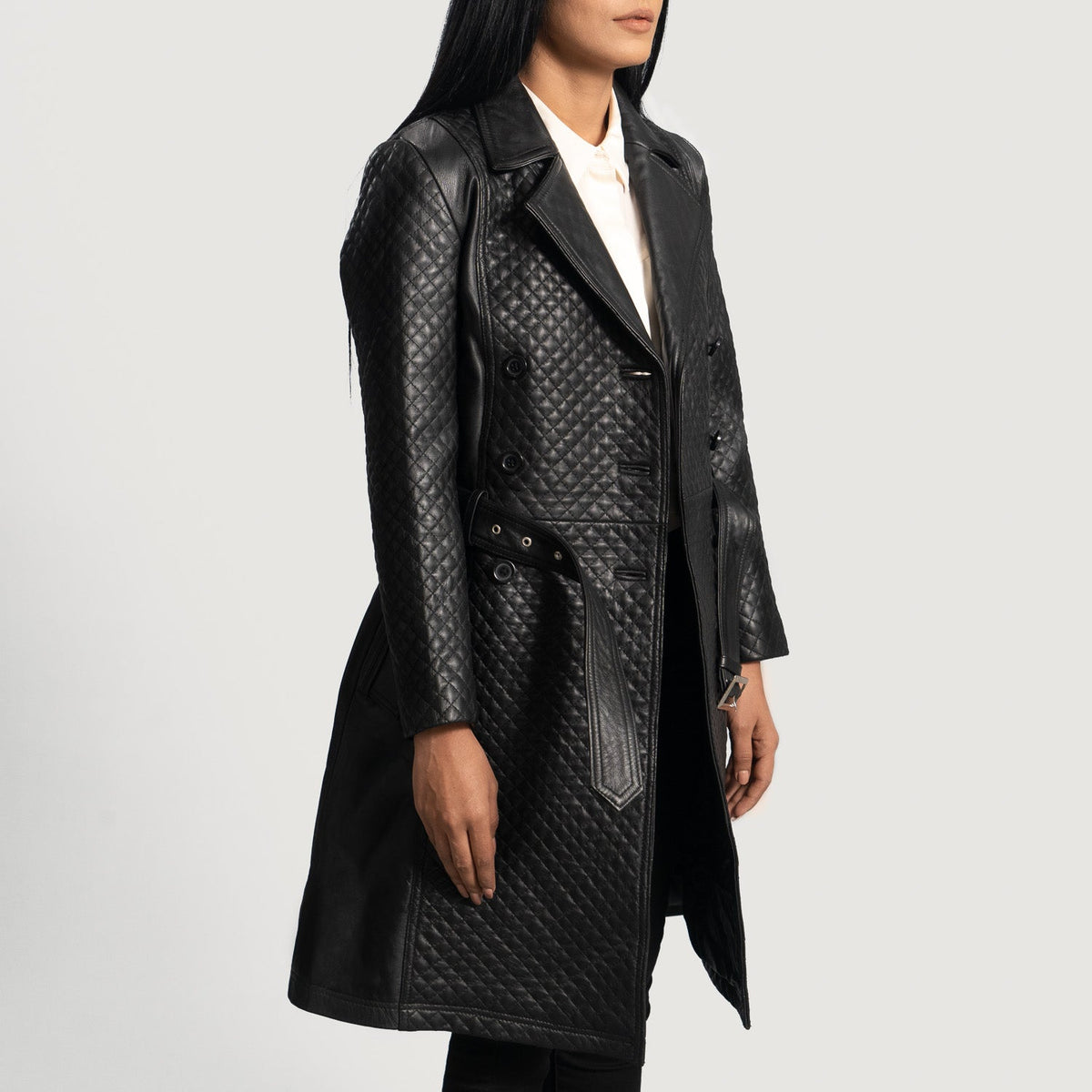 
Black Sheepskin Leather Trench Coat - Vista posteriore con spalle definite e orlo pulito