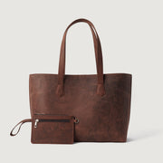 
The Bianca Vintage Distressed Brown Leather Tote Bag For Women in Distressed Brown Full-Grain Leather - Full Exterior Vista frontale e silhouette sartoriale | Acquista online