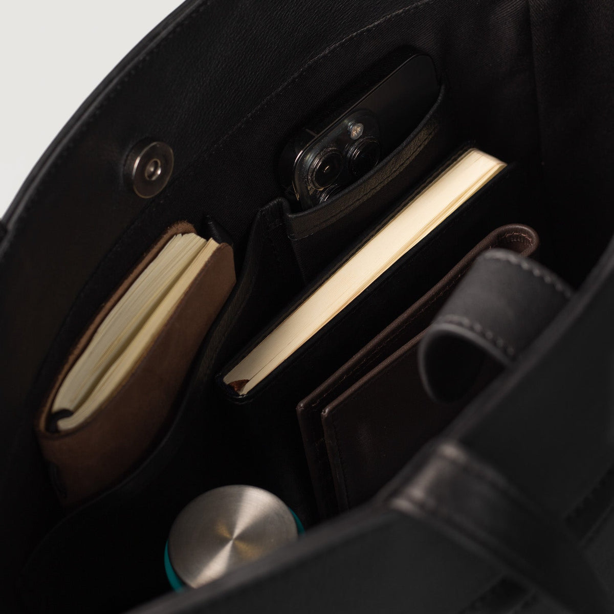 
The Poet Borsa tote in pelle – alternate product view 8