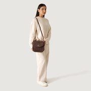 
Distressed Brown Full-Grain leather Bag - Prospettiva posteriore con spallacci in pelle rinforzati