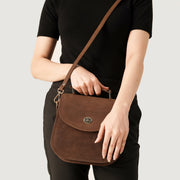 
Solid Antique Brass Hardware & Heavy-Duty Dual Zipper Detail on The Sandra Vintage Cuoio Leather Saddle Bag For Women