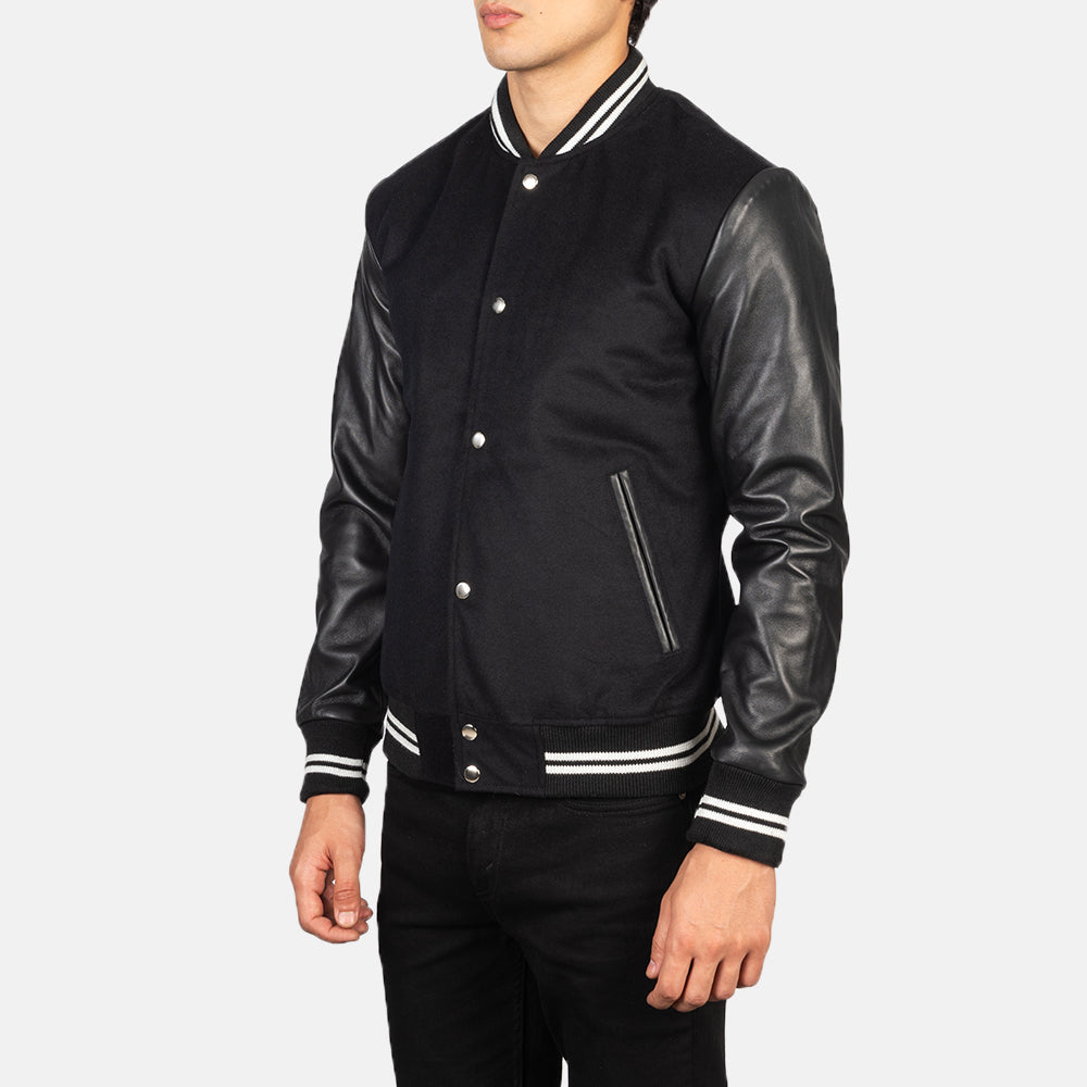 
Black Sheepskin Leather Varsity Jacket - Vista posteriore con spalle definite e orlo pulito