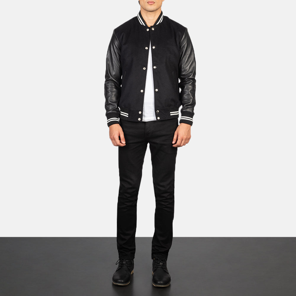 
Vaxton Nero Striped Hybrid Varsity Giacca in Pelle da Uomo - Vista laterale che mostra il taglio ergonomico delle maniche