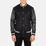 
Dettaglio ravvicinato of Varsity & Snap Buttons Hardware on Vaxton Nero Striped Hybrid Varsity Giacca in Pelle da Uomo