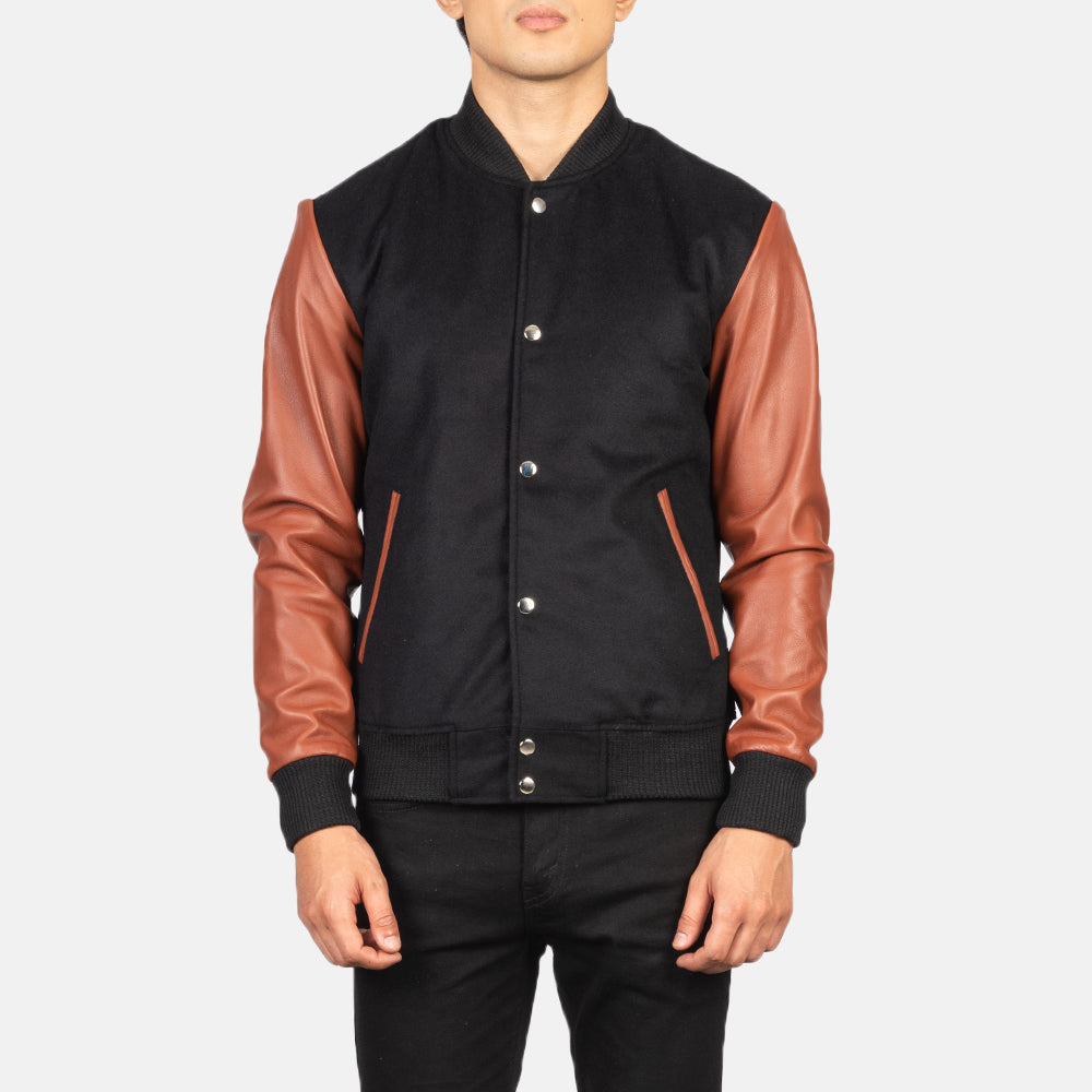 Dettaglio ravvicinato of Varsity &amp; Snap Buttons Hardware on Men's Vaxton Brown Hybrid Varsity Jacket