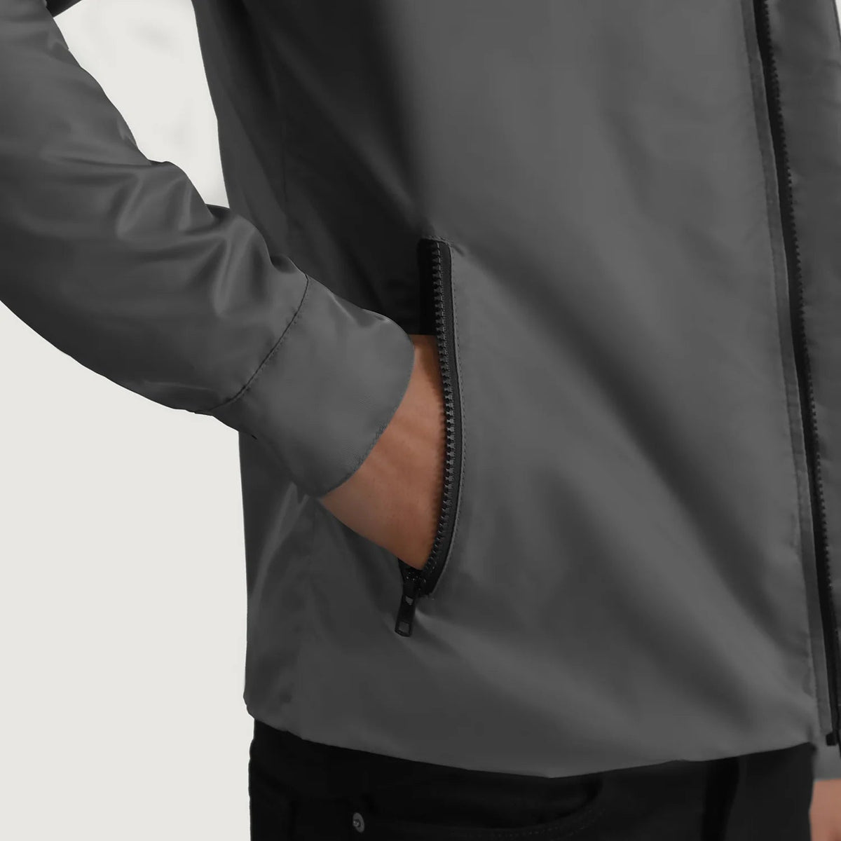 
Vista interna Showing Quilted Viscose Lining & Due tasche interne funzionali