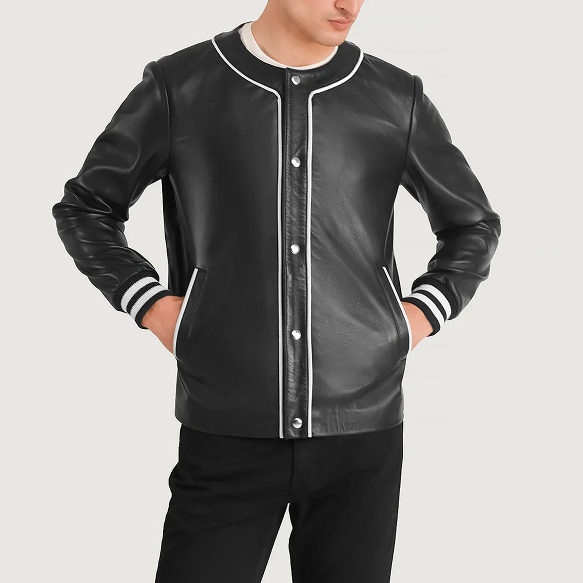 Dettaglio ravvicinato of Collarless &amp; Snap Button Buttons Hardware on Willis Black Leather Varsity Jacket