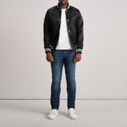 Dettaglio ravvicinato of Varsity &amp; Button Hardware on Xander Nero Varsity Giacca in Pelle da Uomo