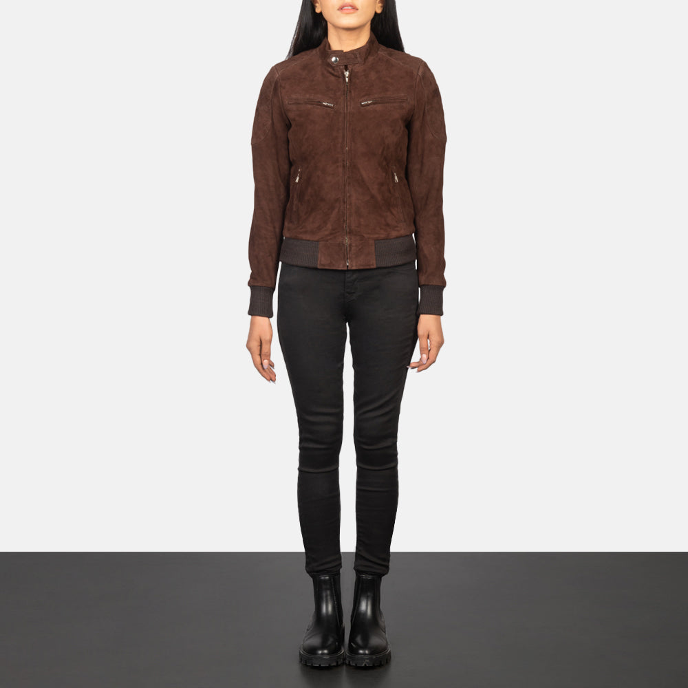 
Zenna Mocha Suede Bomber Jacket - Vista laterale che mostra il taglio ergonomico delle maniche